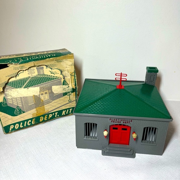 Plasticville Police Department. Model trains or any village accessory. Vintage - Picture 1 of 9